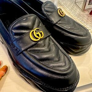 Gucci platform loafers with gucci logo
